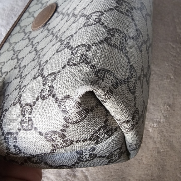 GUCCI GG Plus Supreme Clutch Bag - Picture 6 of 17